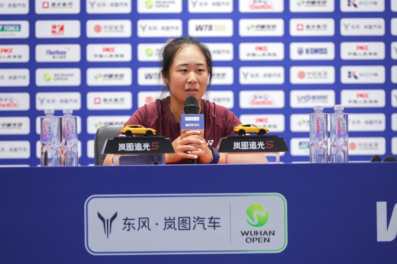 女单首轮，从资格赛突围的中国小将施晗以4-6、6-3、6-3击败13号种子伊埃拉