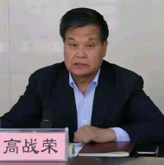 三门峡高战荣，今官宣被开除党籍喽
1962年的老高，1981年中专毕业后长期在财