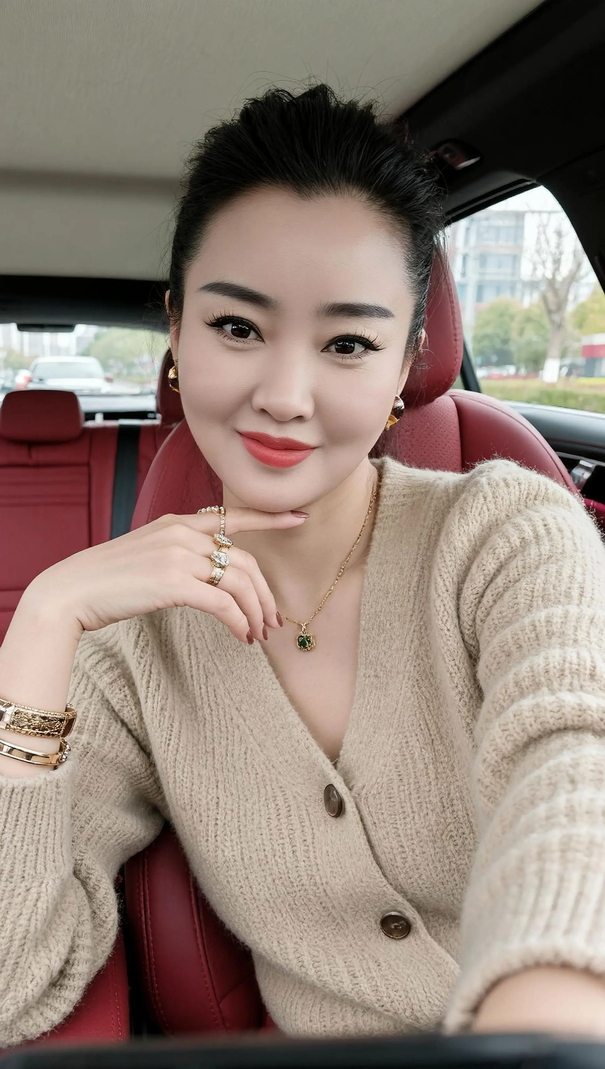 活在美颜里真好。