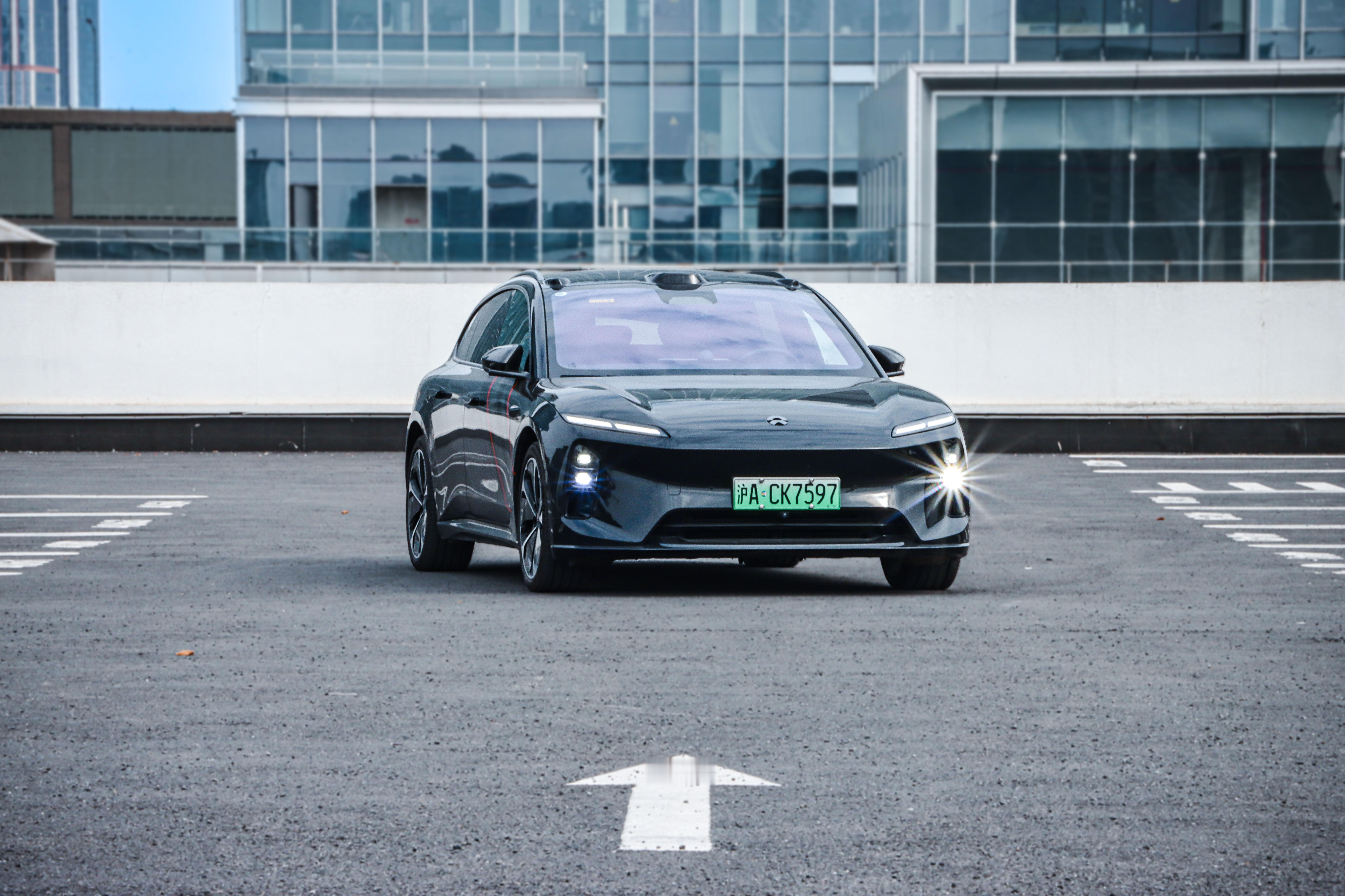 这个涂装我是真喜欢啊猎装的车身比例真的很好，喜欢新能源汽车蔚来et5t