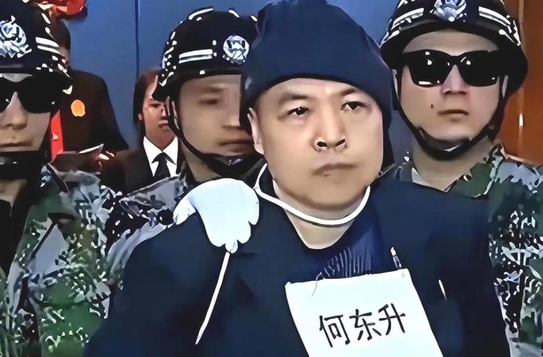 1996年，山东济南，一个男人为了独吞100万赃款，把5个同伙都杀害后，砌进了卧