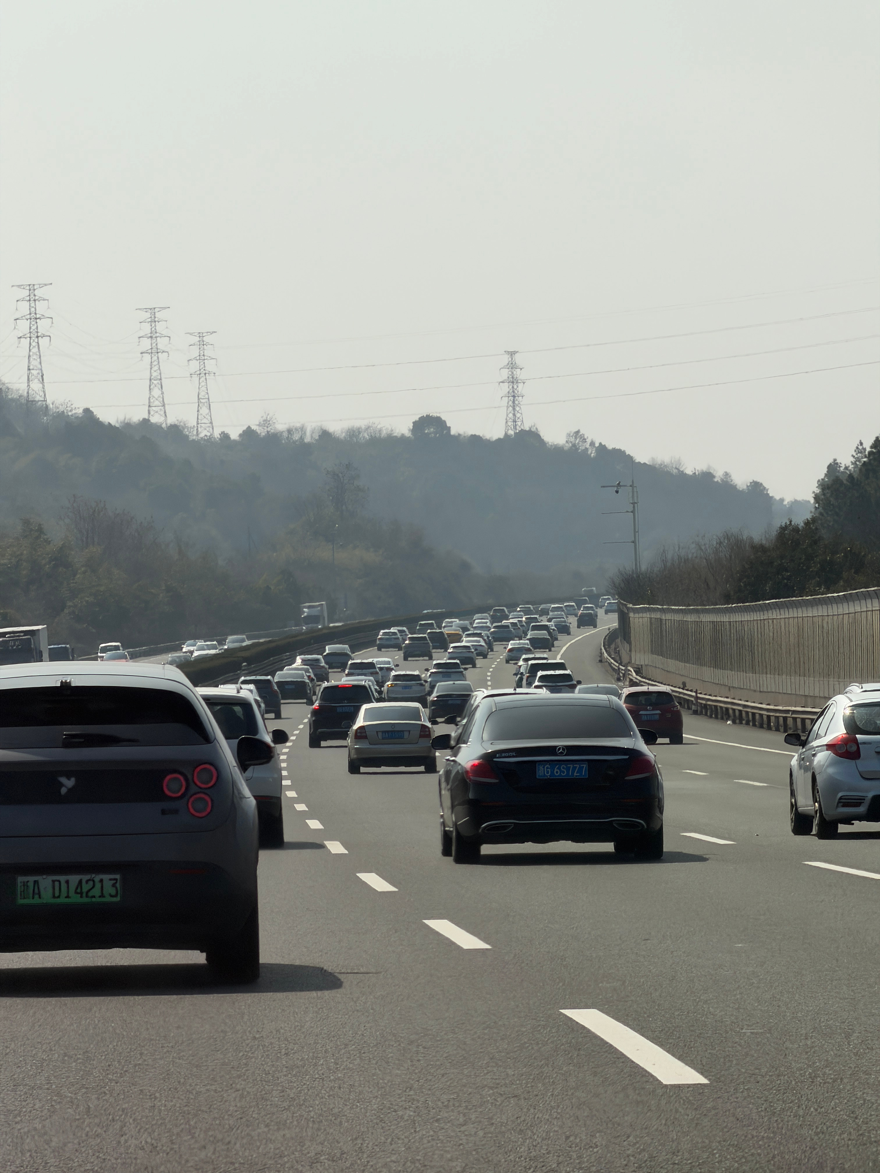 高速堵车有多少朋友初八复工的🙋原本三小时路程，朋友返杭已经用六个小时了 