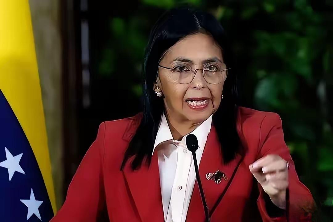 瞒天过海！这个女人把美国推向了万劫不复的境地

委内瑞拉代理总统，就是这样一个狠