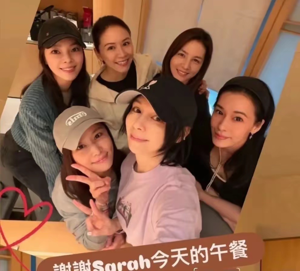 51岁的徐若瑄和50岁的林心如，大家状态超好一点不像年过半百的人！ 