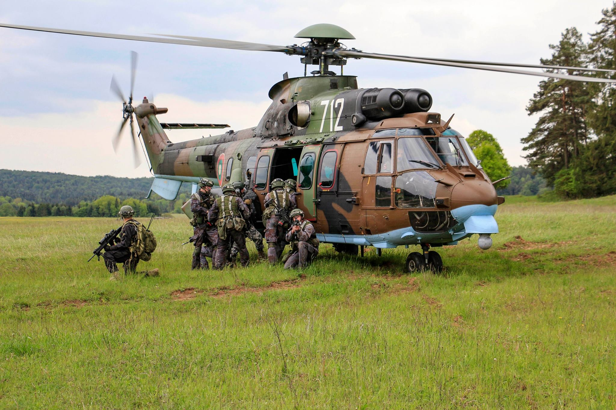 烽火问鼎计划每天认识一件兵器 保加利亚陆军航空兵的AS532“美洲狮”运输直升机