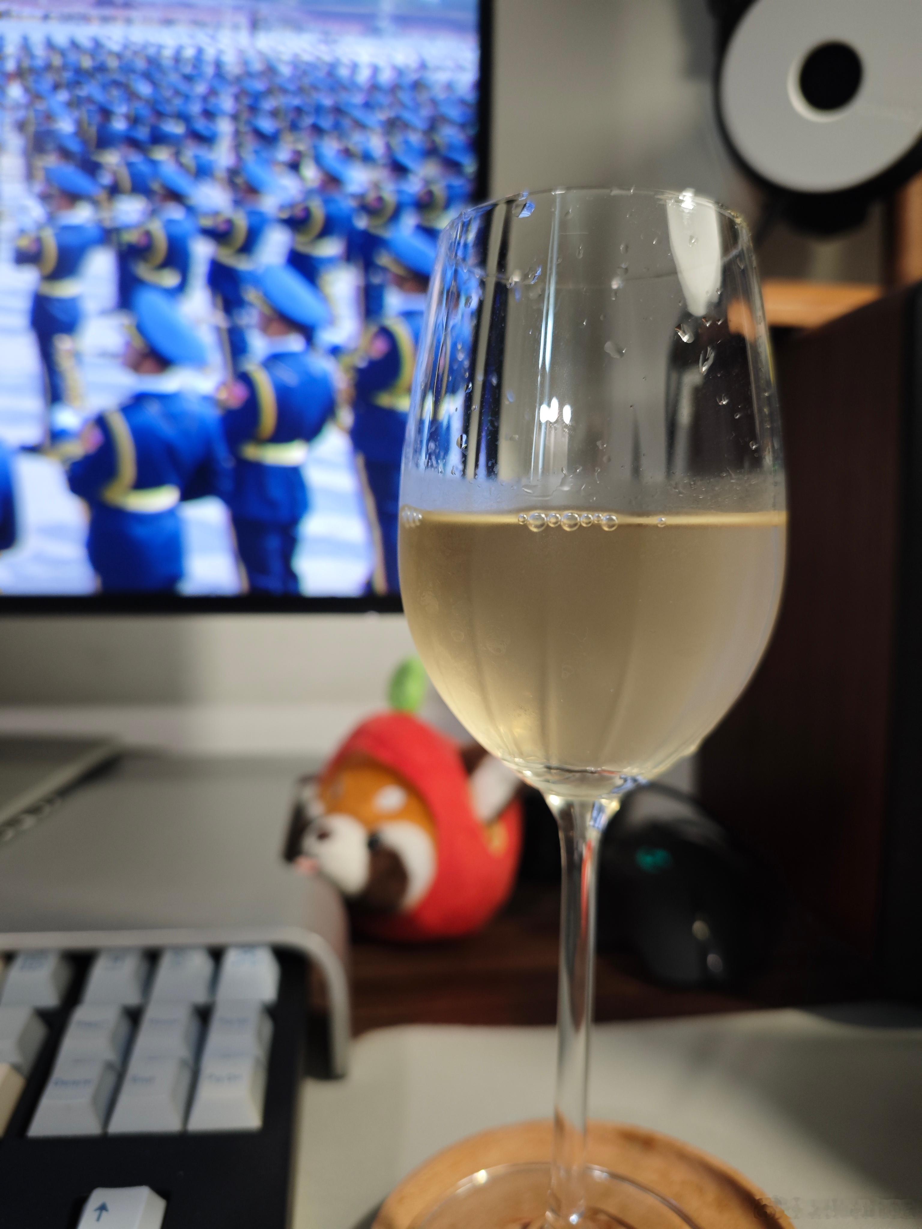 激光武器真帅。值得喝一杯 ​​​