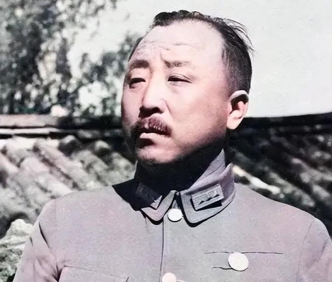 1927年10月，卫立煌进驻镇江后，师部占据了崇实女校的房舍，影响了学生们上课，