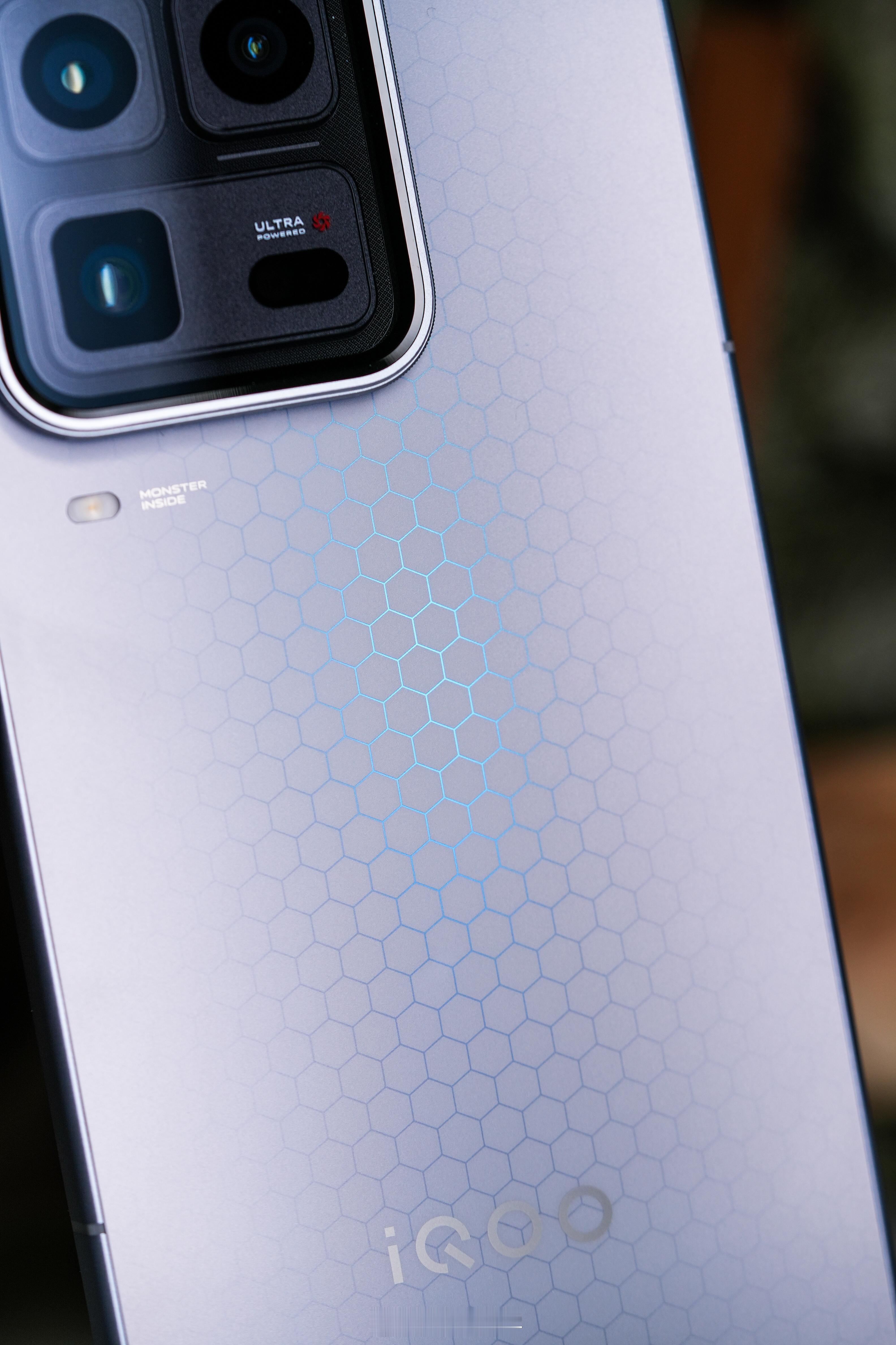 iQOO 15 Ultra来了！这次以数字命名，2049完全我爱的机甲风格，可以