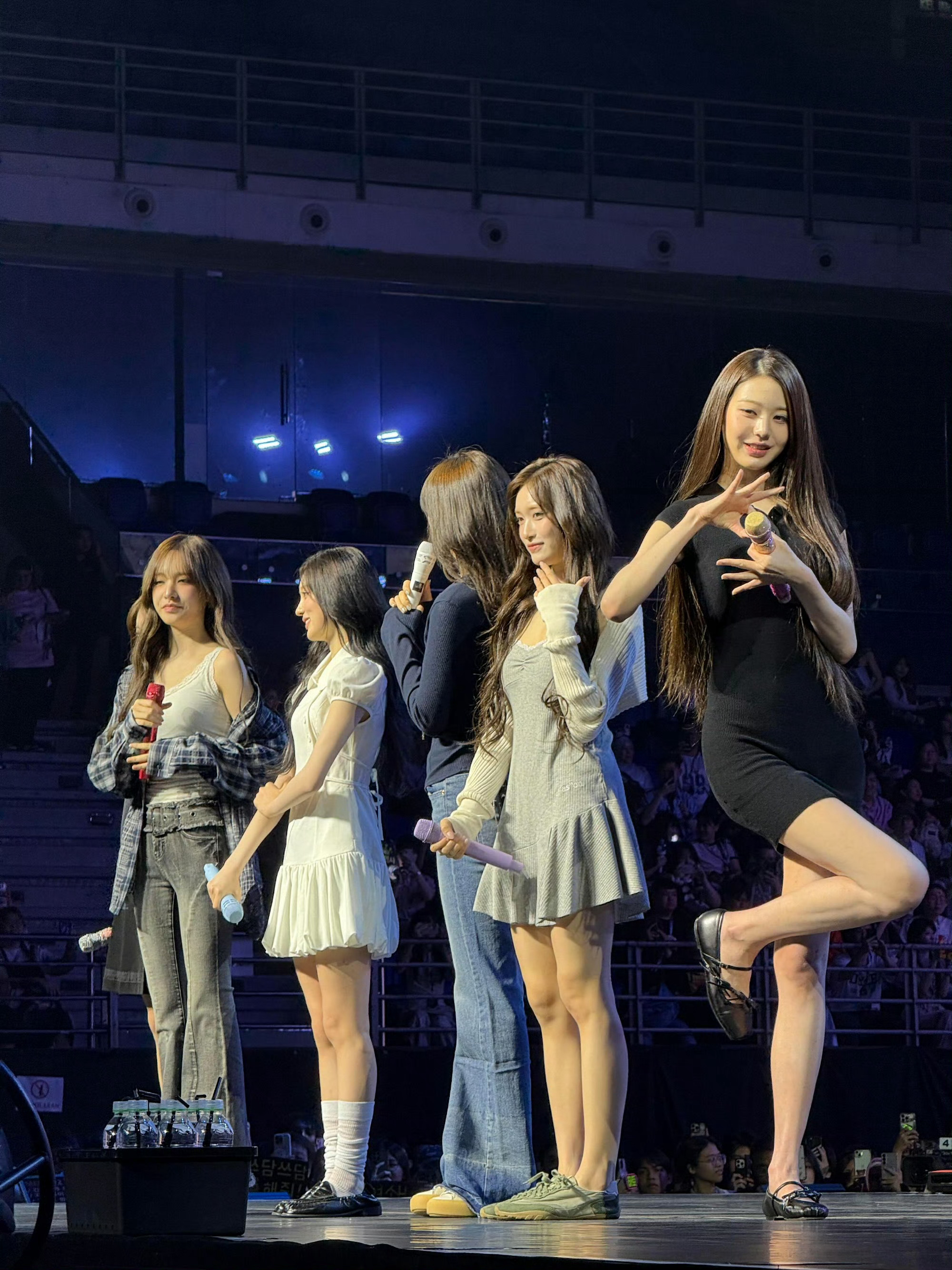 张元英穿搭基础身材就不基础张元英吉隆坡彩排饭拍也太绝了！穿得简简单单就算了，就算