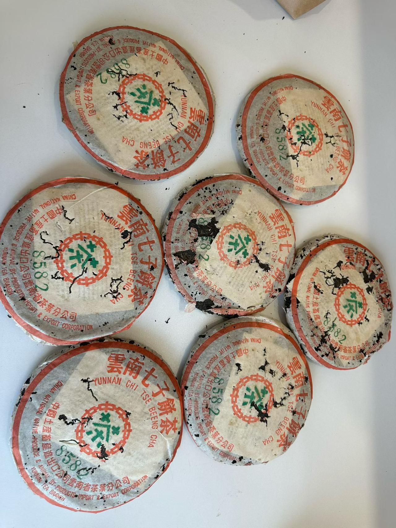 很好喝的那种，2003年勐海茶厂绿印8582，以前好贵这个茶。广东干仓品饮版，经