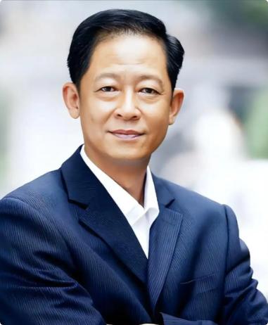 王志文说过这样一句话：“不要操心任何人，哪怕是家人，不过度参与他人的生活，
哪怕