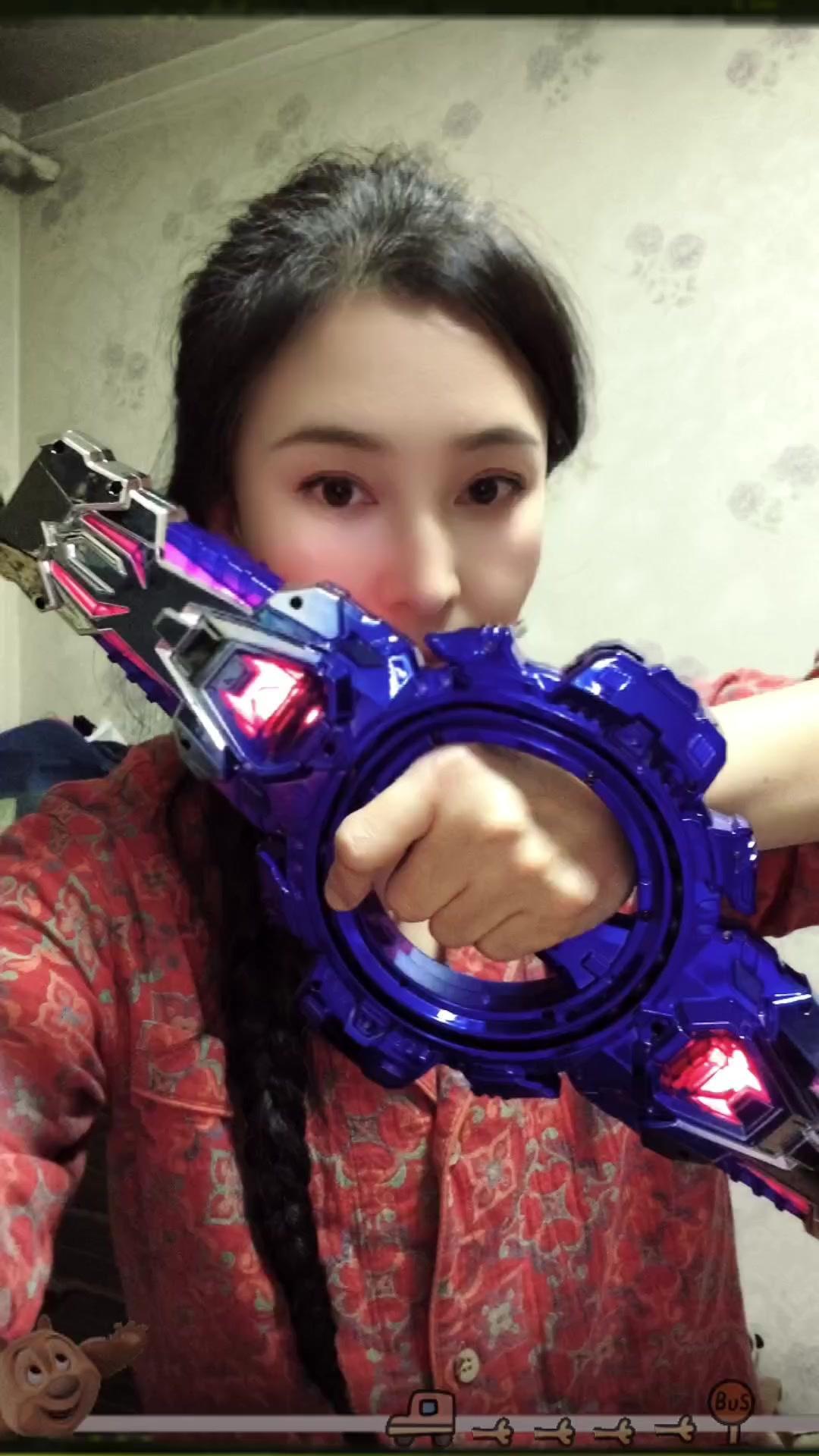 🏀我的大玩具太喜欢了？哈哈，其实是给儿子买的光剑玩具！拿到手就被它的颜值和互动