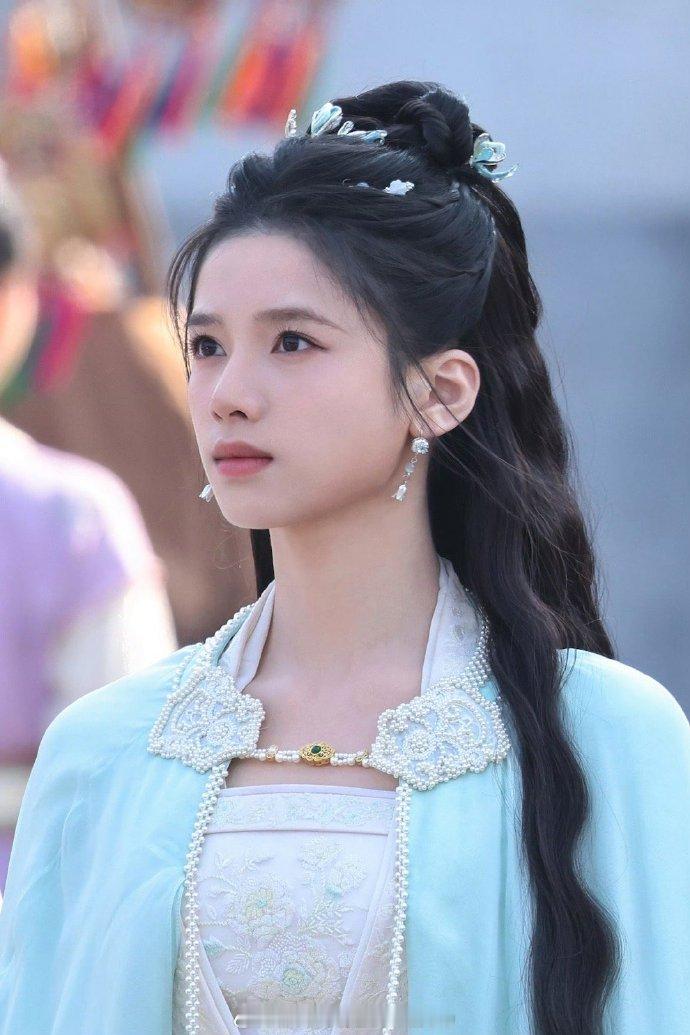 张婧仪梦花廷蓝裙路透   张婧仪梦花廷清新薄荷色look  《梦花廷》张婧仪路透