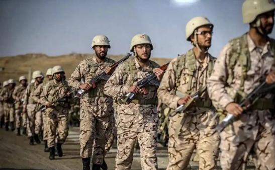 开战前，伊朗本来三方势力势均力敌，教士，政府，革命卫队！老哈梅内伊就是裱糊匠！政