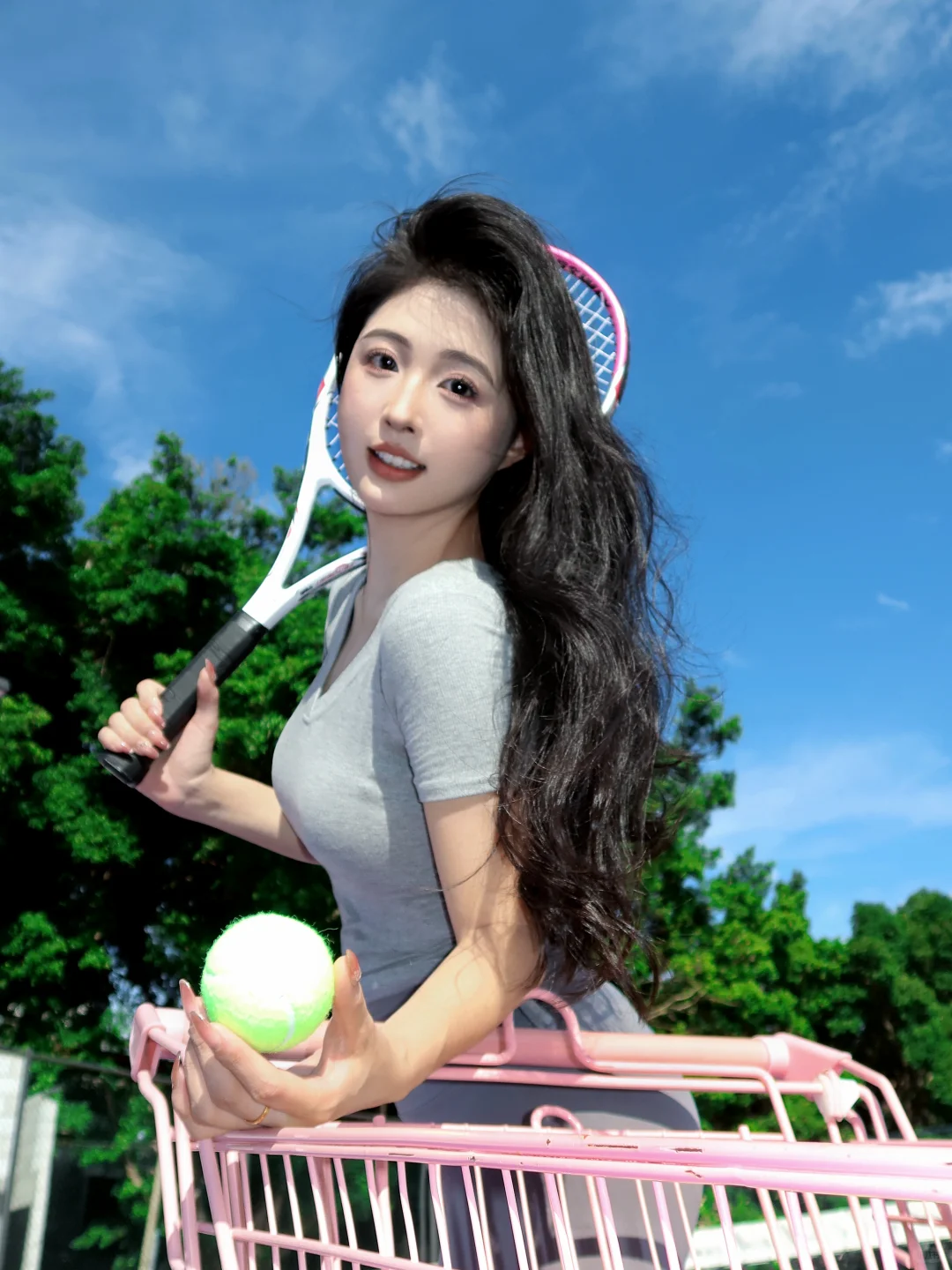 在佛山 有人和黑皮女孩一起打网球吗？