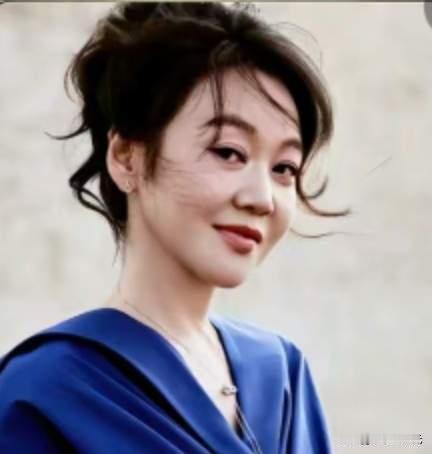 全网笑了一整年“微醺女神” 55岁闫妮正面回应，通透活法打脸内娱