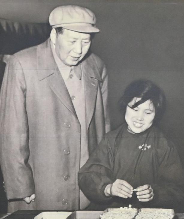 [微风]1958年，毛主席到沈阳二一三机床电器厂视察，到达之后发现工人态度冷漠，