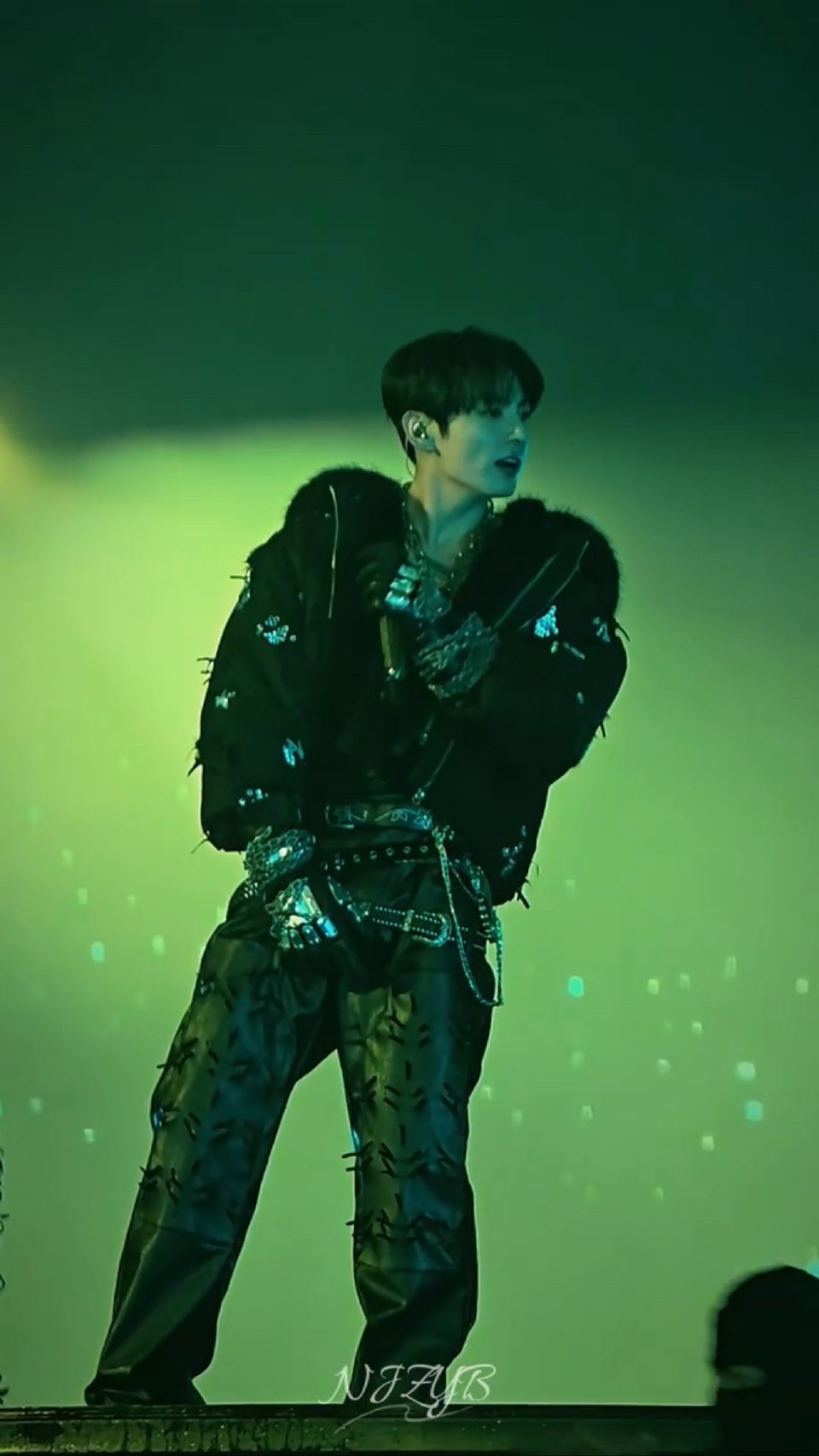 演唱会舞台上超绝的田柾国！每一个瞬间都很帅 