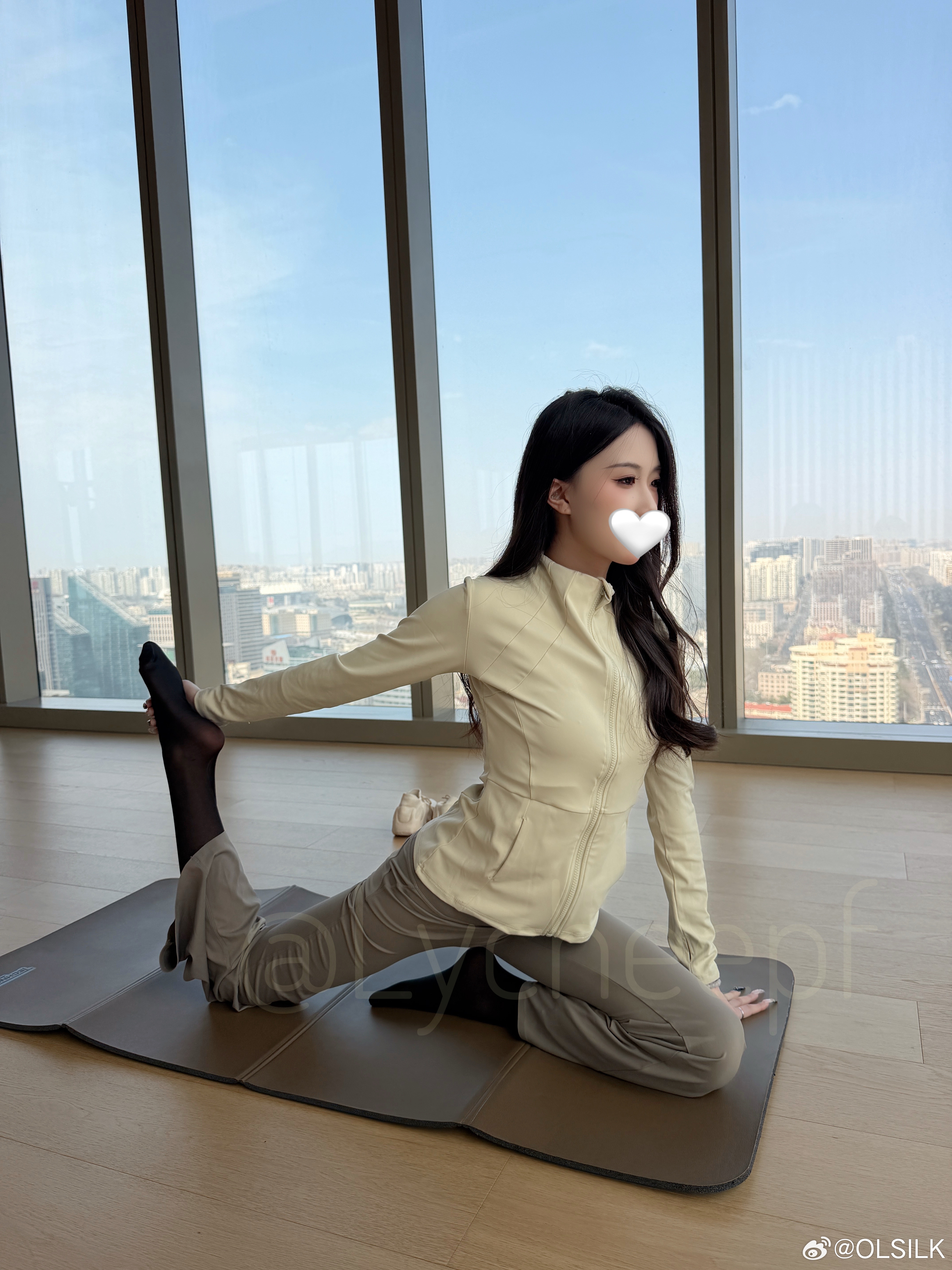 让身体自带「线条滤镜」泡芙lycheeootdolsilk今天穿什么