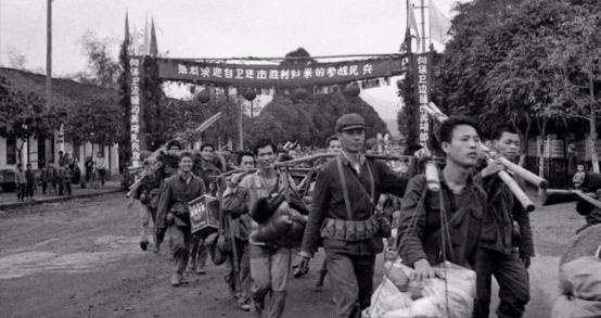 1979年，对越自卫反击战中，冯增敏居然带着448团八连全连200多人一同向越军
