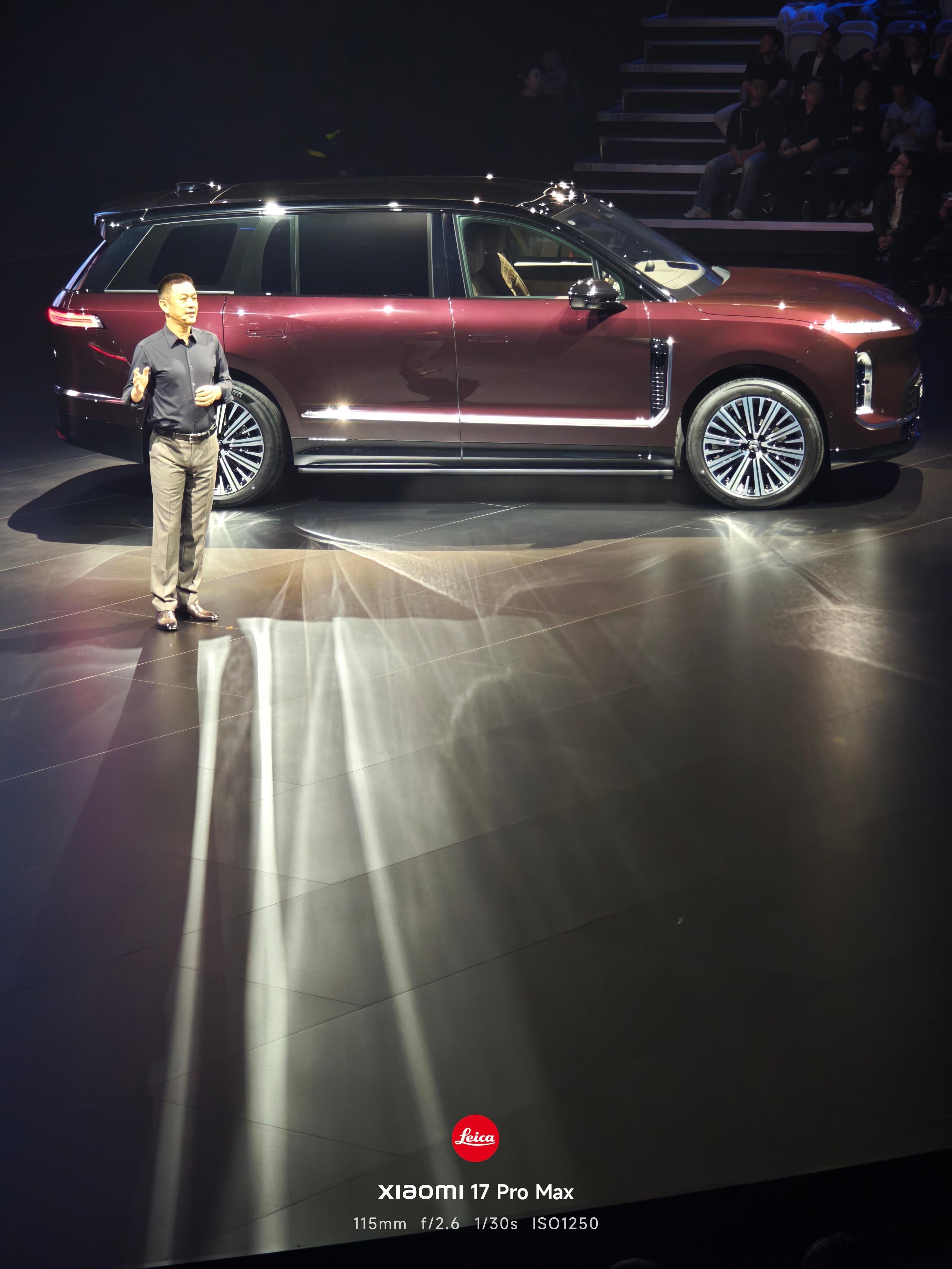 这蔚来ES9是真的闪啊！自带光芒！