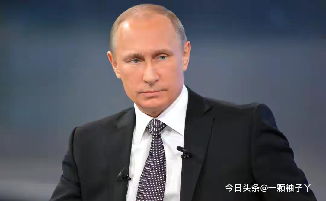 针对近期西方频繁在海上对俄商船进行拦截、盘查，加上无人艇袭击风险不断，俄罗斯在3