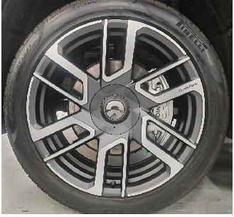 蔚来ET5T通过变更扩展公示新增了一款轮毂银灰双色的造型看起来很漂亮蔚来蔚来ET