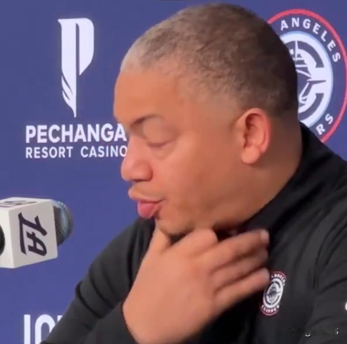 领导力！泰伦卢谈老保罗：

“我们签下保罗之前，就跟他说过，他没办法每场比赛都上