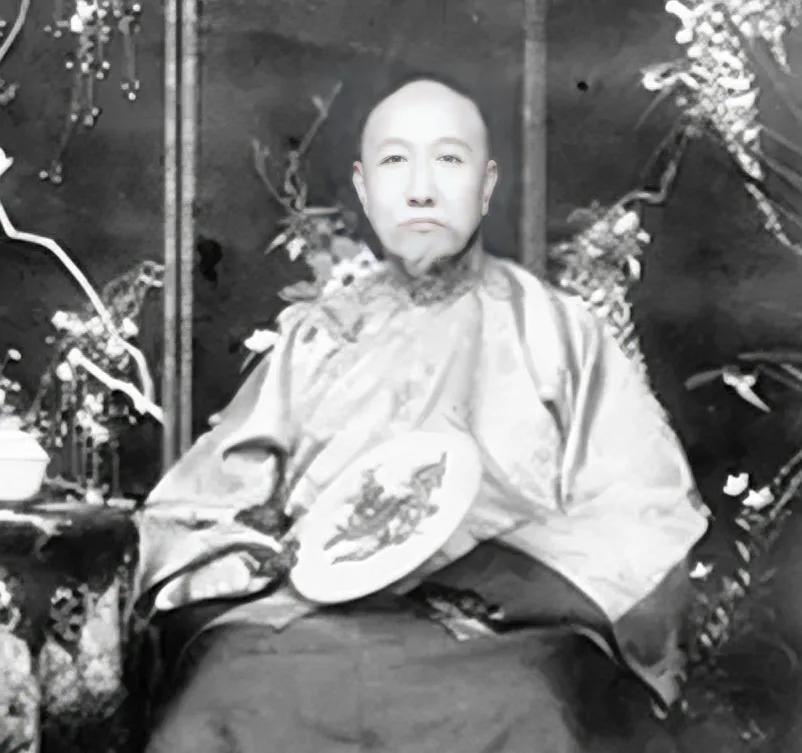 1910 年 8 月 27 日‌，清朝末年重臣、‌体仁阁大学士‌鹿传霖在北京逝世