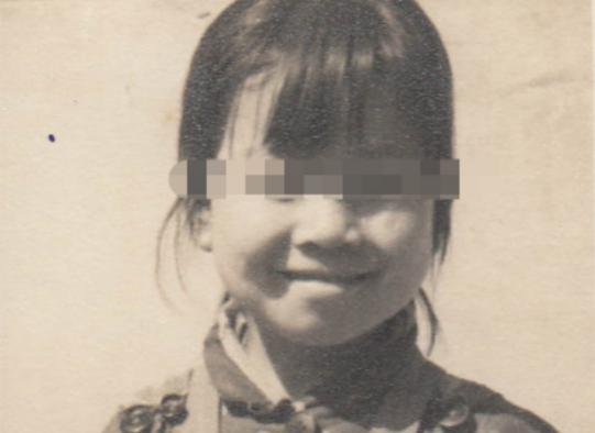 1990年，陕西13岁女孩亲手毒杀了父母，警察找上门时，女孩黝黑的脸上展现出洁白