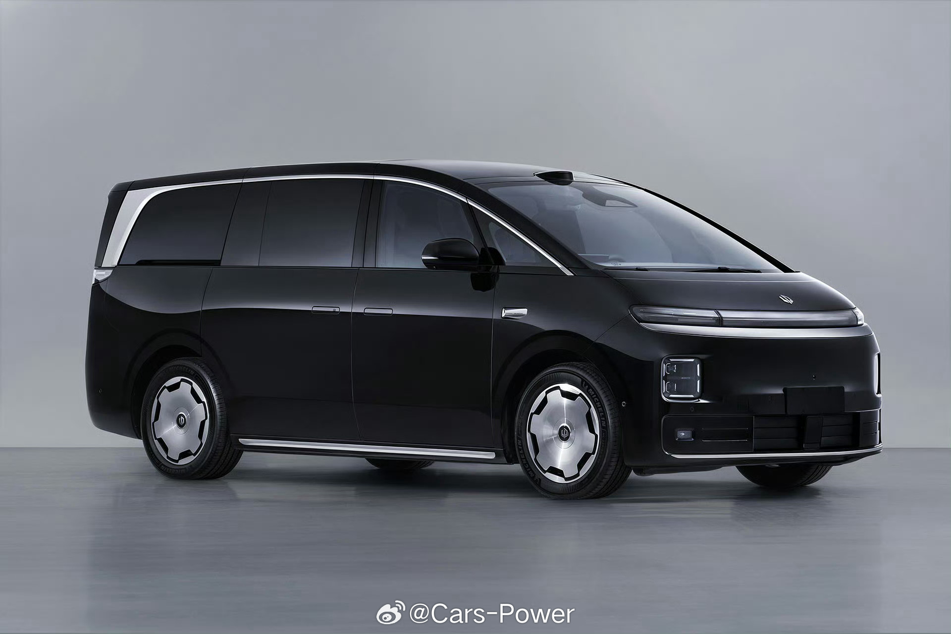 国产豪华MPV又多一个选择零跑D99工信部申报图曝光2+2+3七座布局纯电和增程