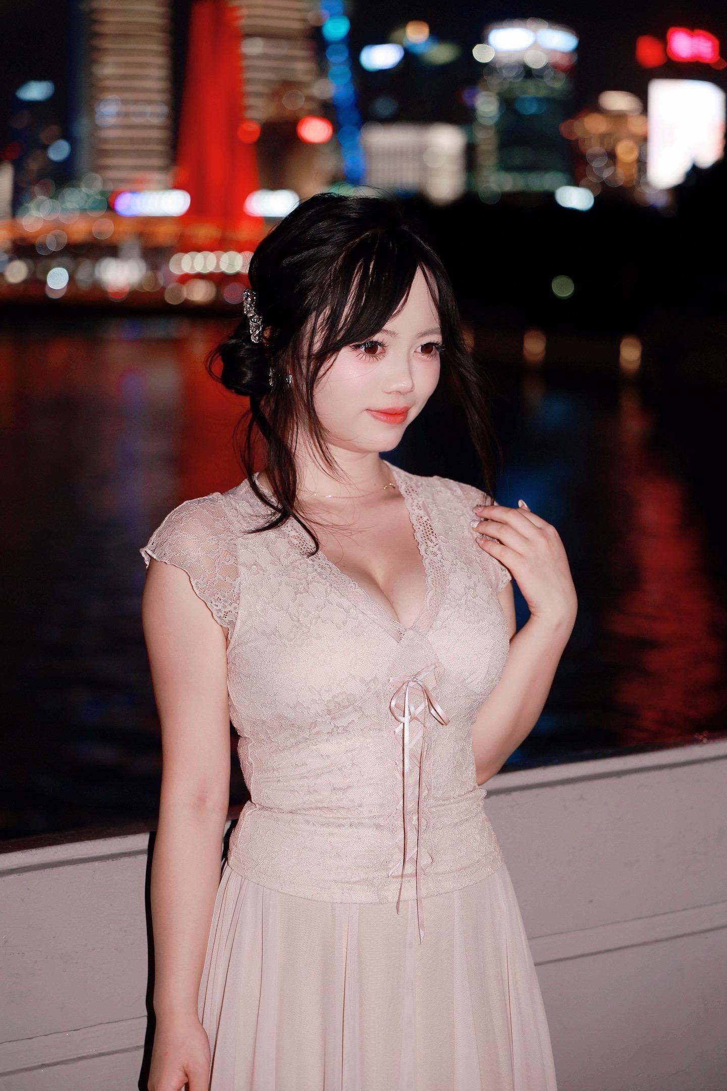 给陌生人拍照  氛围感夜景 夜景拍照  夜景氛围感  大光圈人像