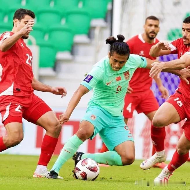 亚洲杯A组积分榜，卡塔尔两战全胜锁定小组第一，其余三队皆有晋级希望。
A组(第二