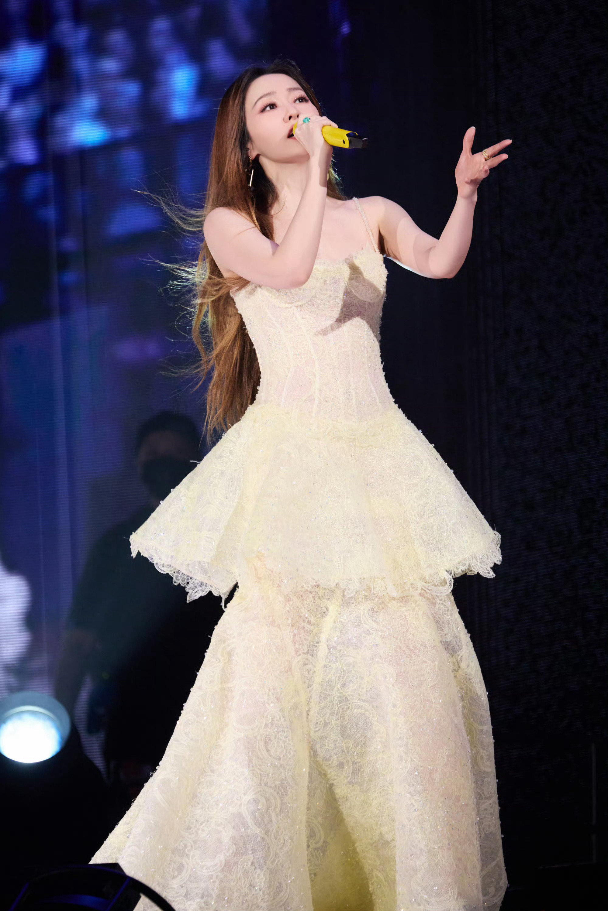 张靓颖英文实体专辑买一赠单曲张靓颖专辑福利是在养死士吗谁被张靓颖宠到了！英文实体