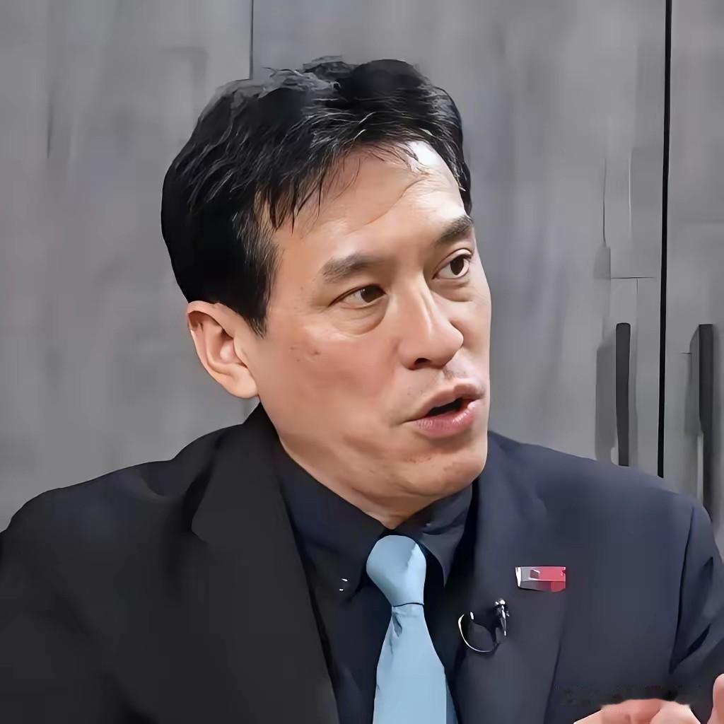 黄伪汉说:“国民党始于孙文，终于丽文”！

起初对于黄伪汉的这段嘲讽，
还觉得有