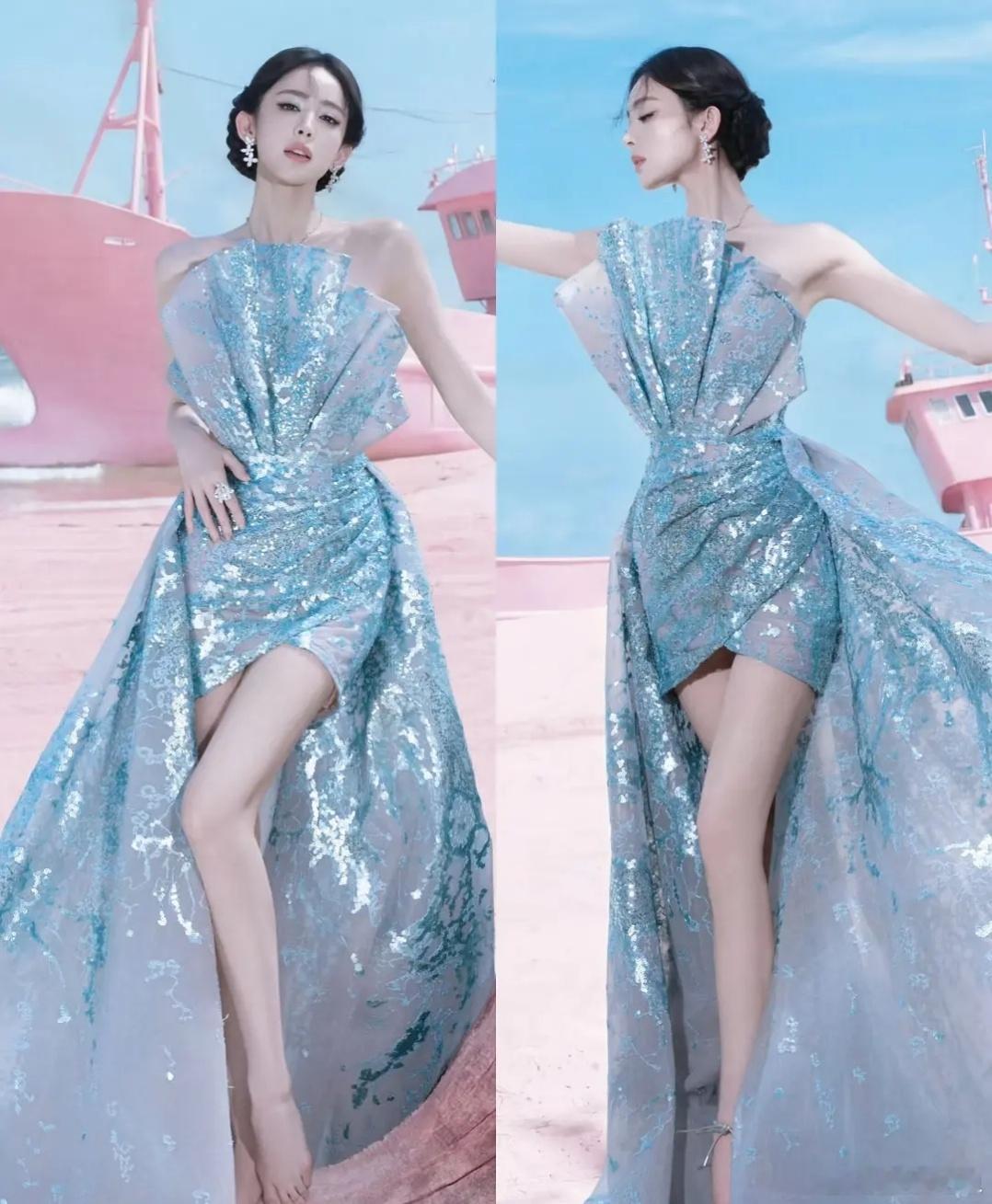 周也有点像她早期（我没碰瓷，我纯主观，别骂我），但是颜值没有娜扎这么这么顶 