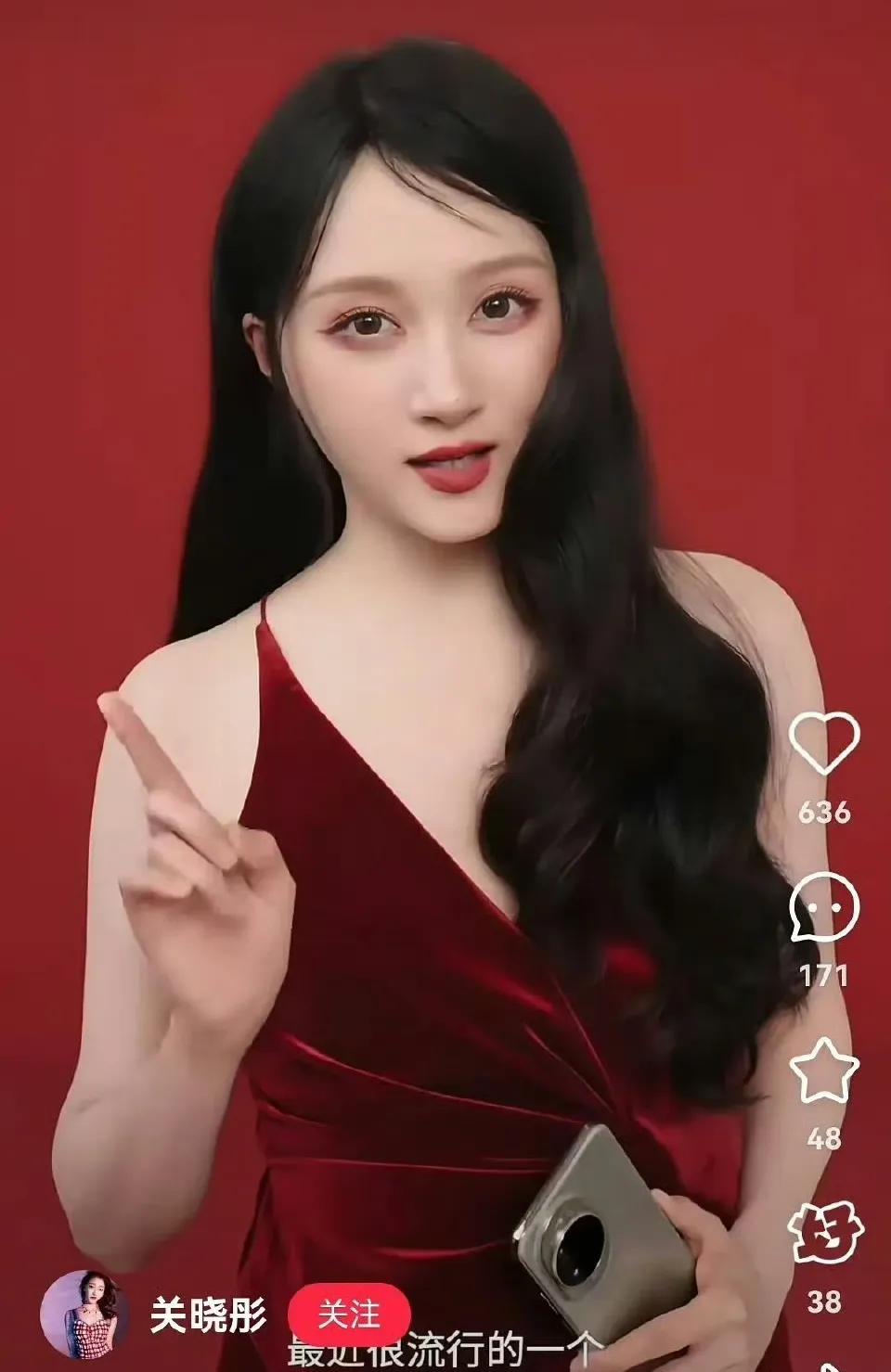 关晓彤可以起诉造型师了[泪奔]到底是谁在害关晓彤！虽然关晓彤确实不是小孩子了，但