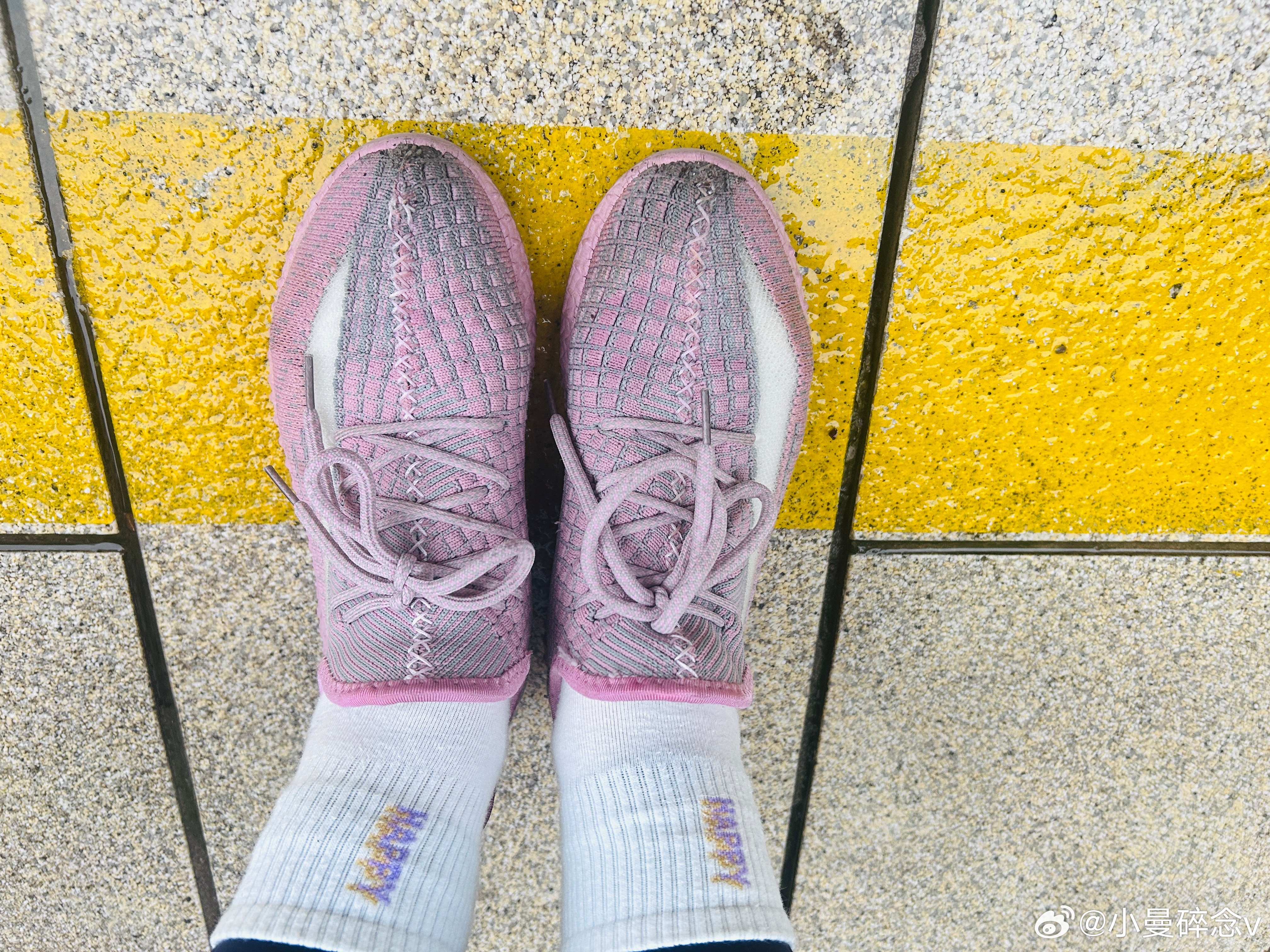 三月三月从520开始🔛，迎着淅淅沥沥的小雨跑步🏃♀️➡️，鞋子尖进水了，袜子