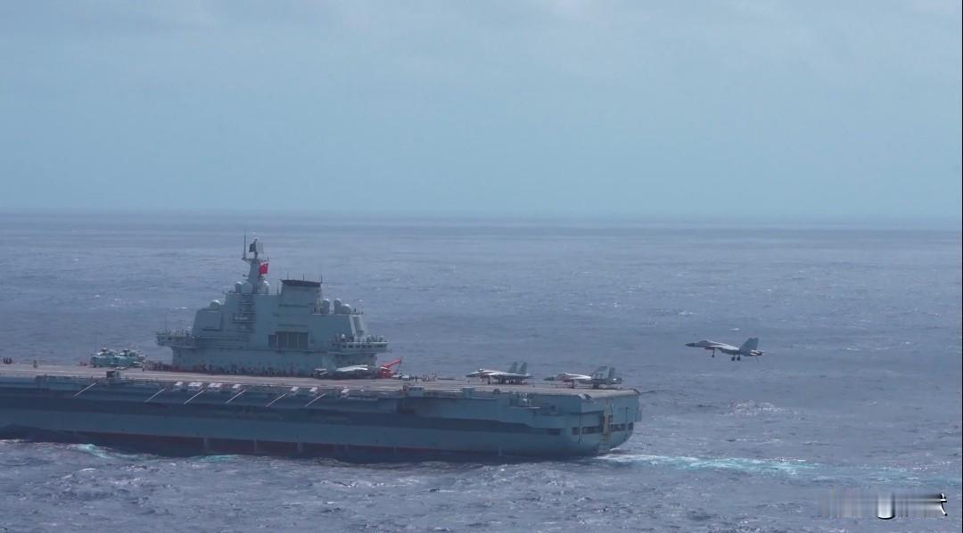【辽宁舰也是相当霸气的！】