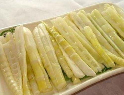 春笋在春季大量上市，供应充足。春笋丰收的烦恼，折射出小农经济与大市场的深层矛盾。