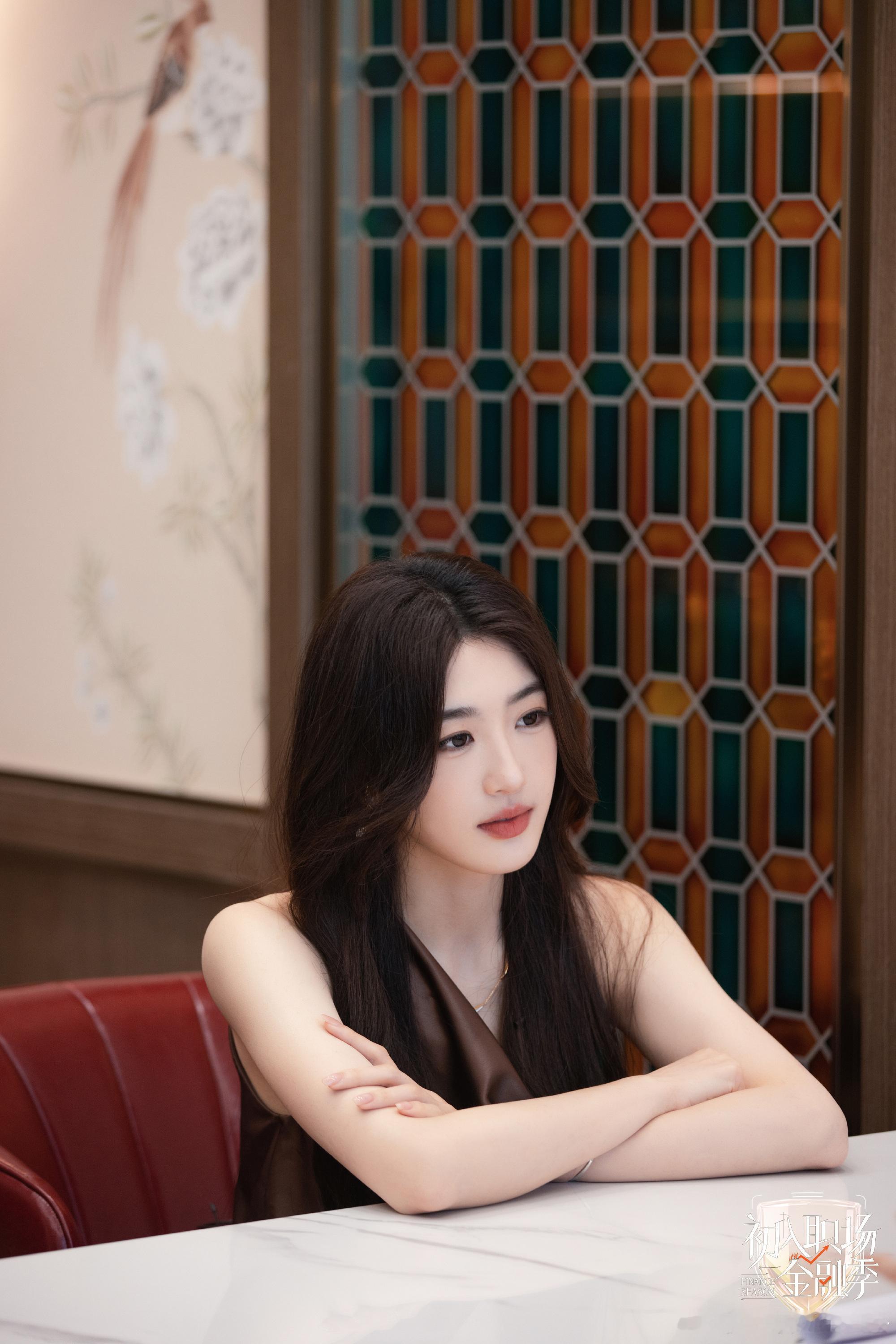 孙乐言聊爸爸去年ICU抢救泪崩初入职场金融季孙乐言谈及父亲ICU往事瞬间破防，忙