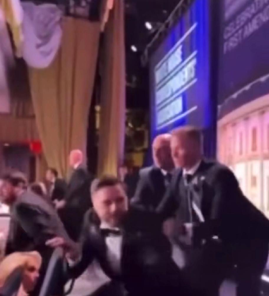 好你个老万，比我跑的还快[笑哭]