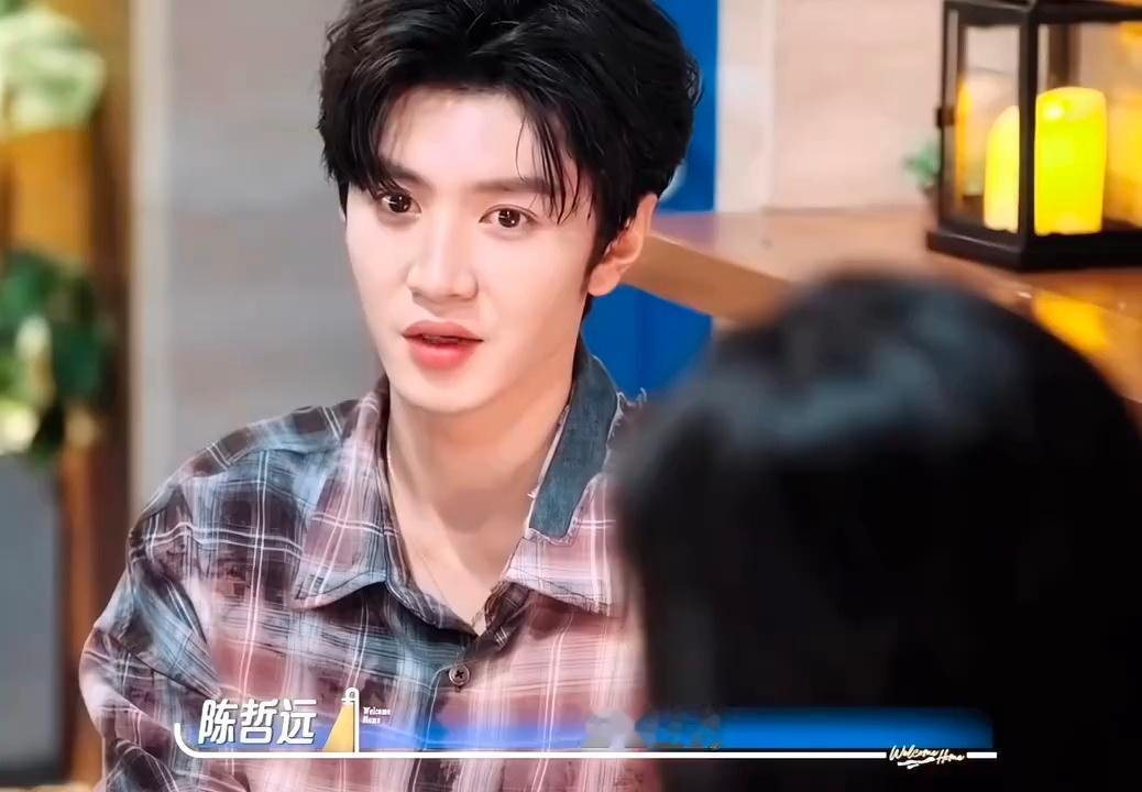 陈哲远张婧仪好美好的两个人一对一聊天氛围感温柔到极致，慢热的婧仪愿意敞开心扉倾诉