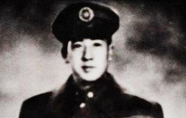 1958年， 青海 “土皇帝” 马步芳 偷偷在亲侄女喝的水里下了药，扒光她的衣服