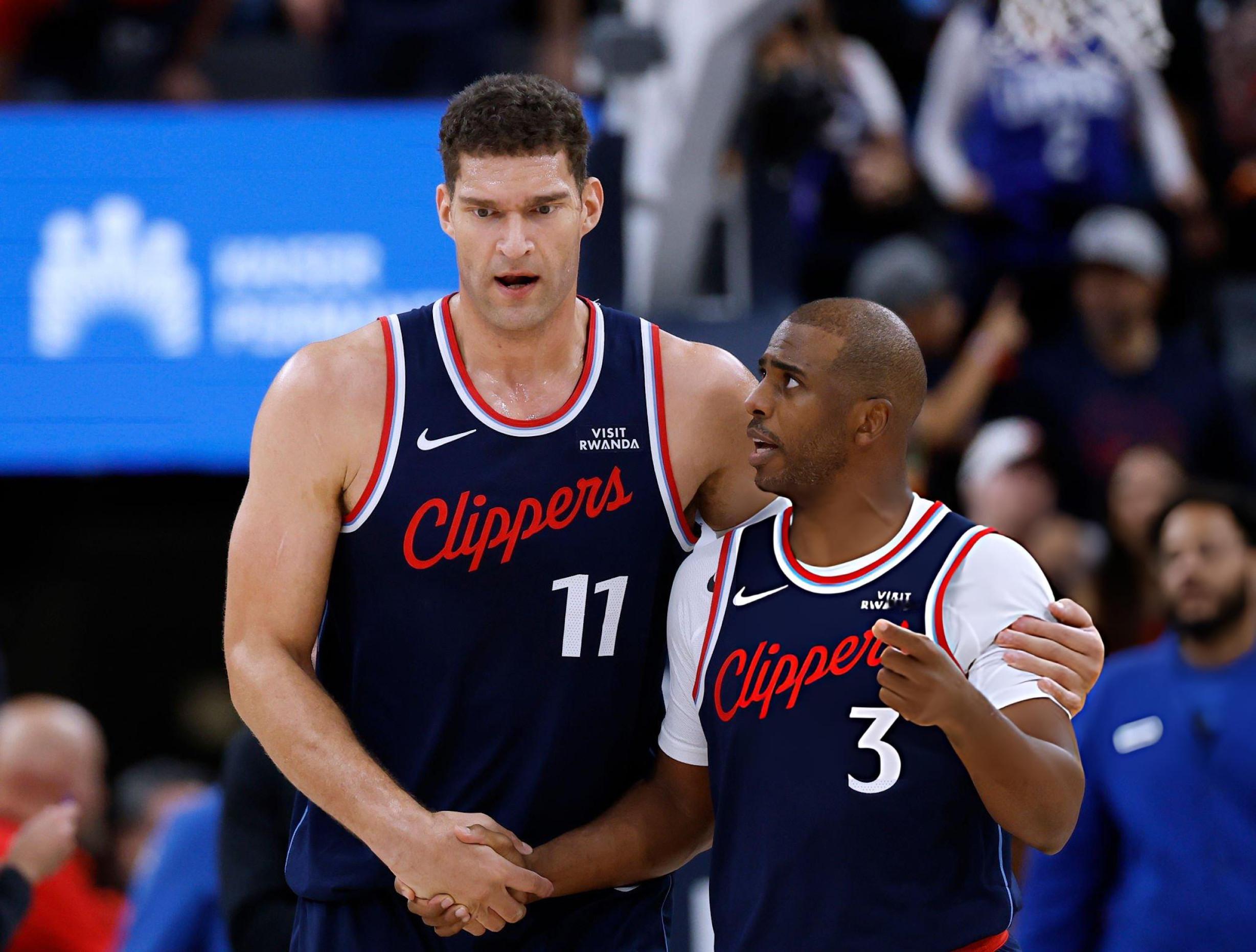 据ESPN记者Ramona Shelburne报道晚上11点左右，在四季酒店弗兰