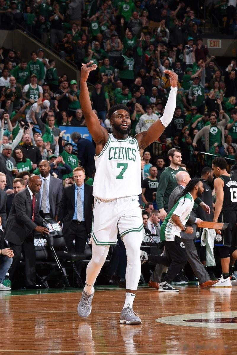 NBA最大合同！NBA有史以来最高年薪7000万！
今天，NBA著名预言家沃神在