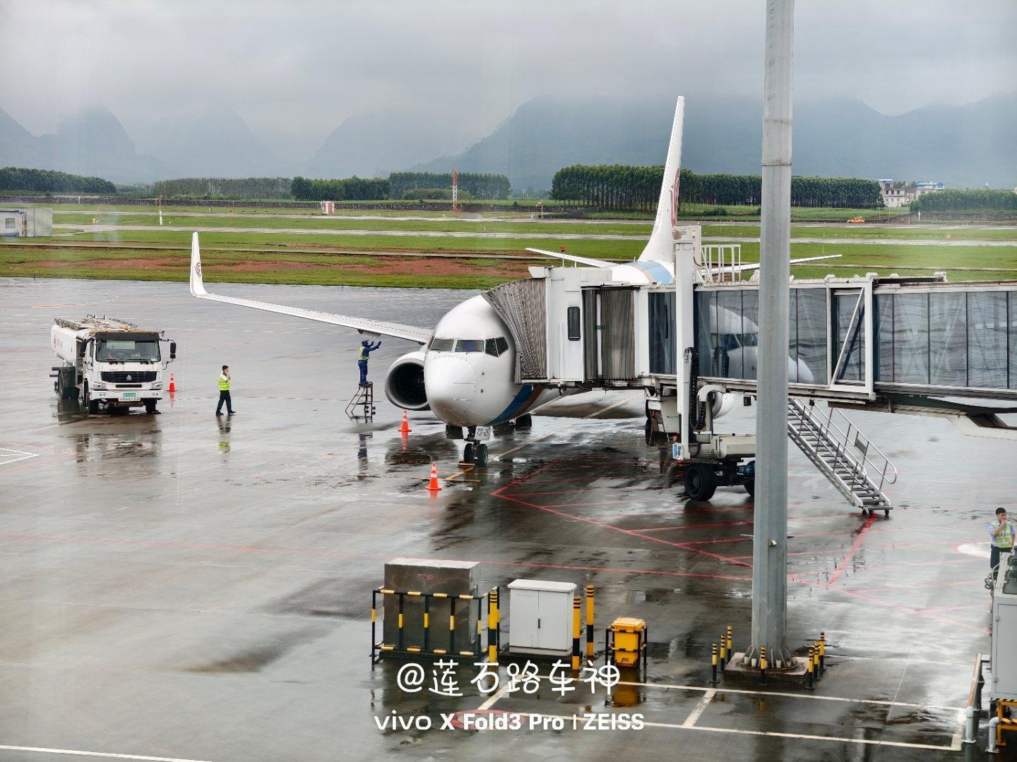 国航波音737-800柳州回北京。柳州没玩儿够还得再来！  ​​​
