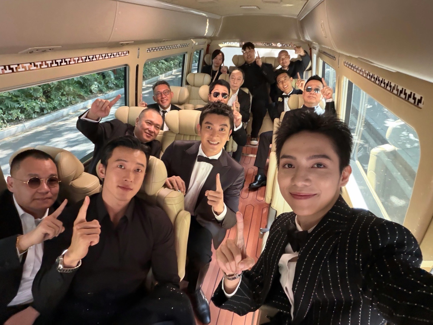 罗一舟和澎湖海战主创一同参加金鸡奖活动 