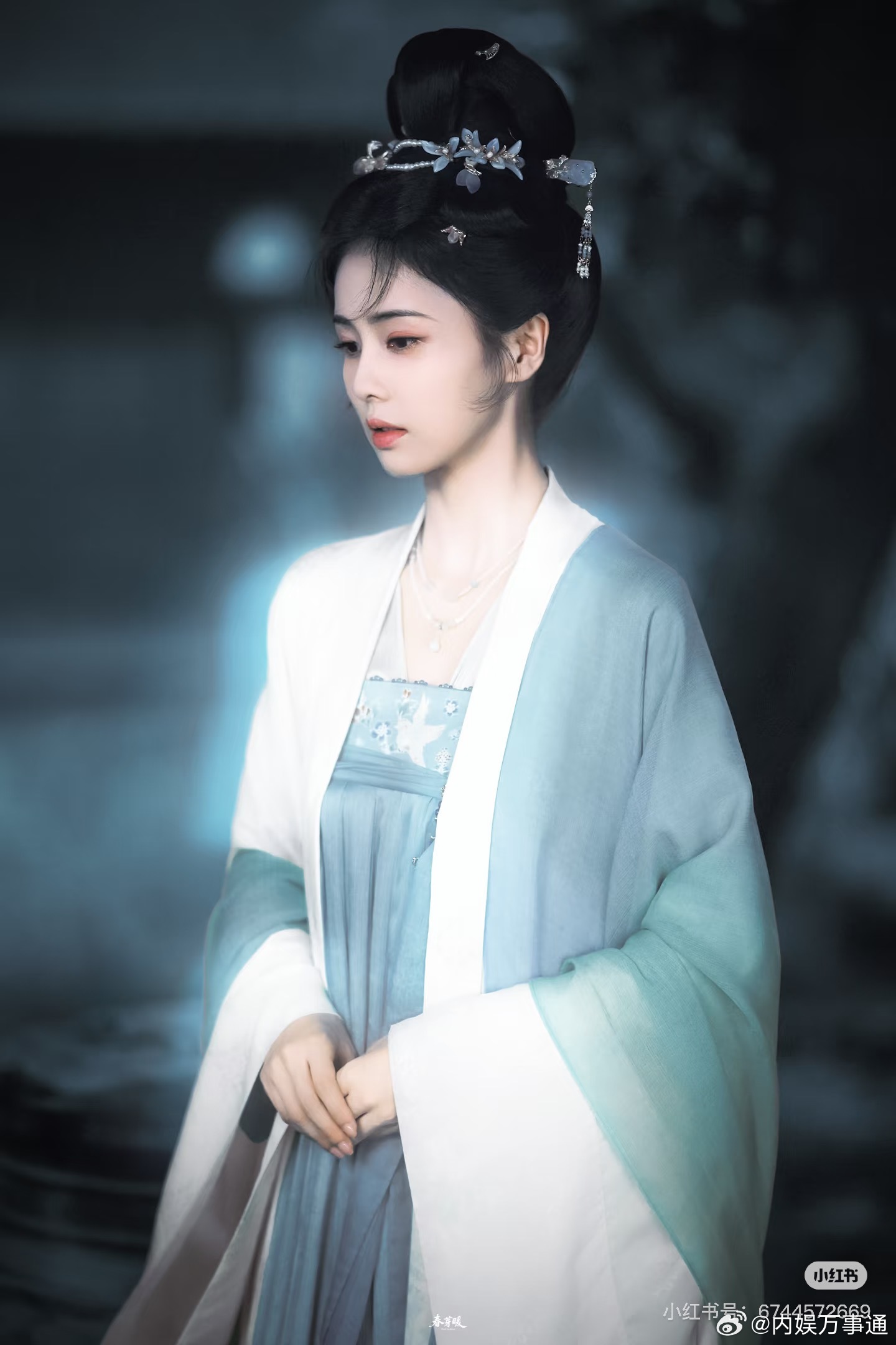 白鹿莫离口碑 看完《莫离》彻底被白鹿的表演折服。叶璃是洋葱般层层包裹的复杂角色，