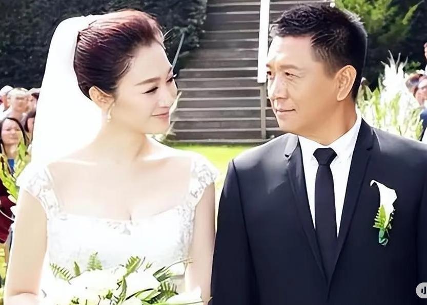 李小冉是不会离婚的

原因很简单

不是她老公徐佳宁资源好，又有钱，而是因为她老